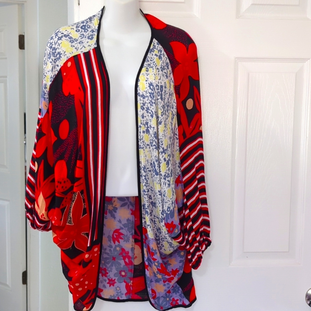 NWT Anna & Ava Floral Kimono One Size